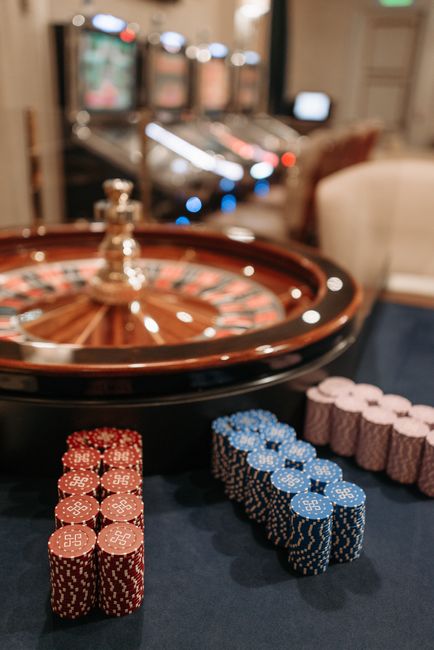 The iGaming Edge: How Smart Players Approach Casino, Bets, Slots & Poker